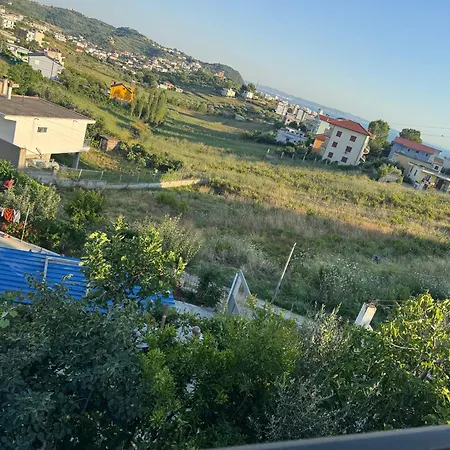 Hillside Haven ゲストハウス Škalngur