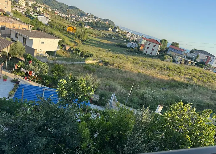 Hillside Haven ゲストハウス Škalngur